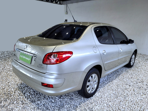 Peugeot 207 1.4 Sedan Allure 75cv