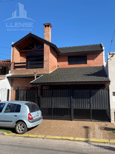 Casa 4 Ambientes En 2 Plantas Con Jardín Y Piscina En Venta - Don Bosco