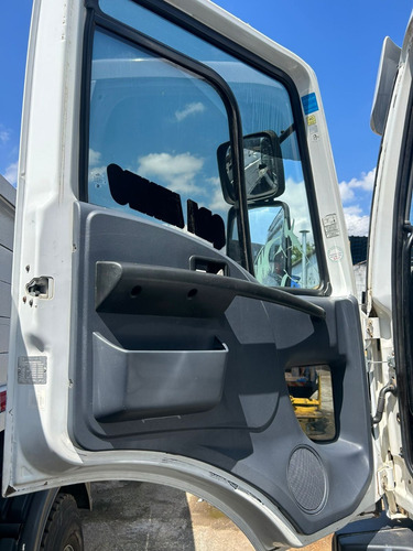 Ford Cargo 3133 2012/13 Caçamba Rosseti 6x4