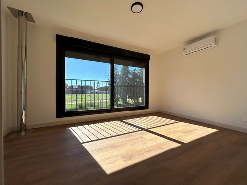 Venta Casa 3 Dormitorios Y Garaje En Parque Miramar