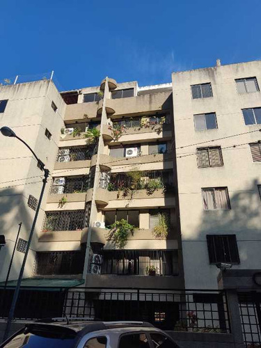 Excelente Apartamento Remodelado En Venta Urbanización La Miranda Kb11