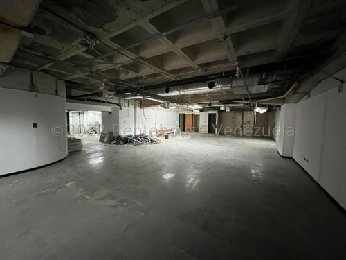 Imagen 2 de 10 de Local Comercial En Alquiler El Bosque 22-23518 María José Diaz +58 424-1747490