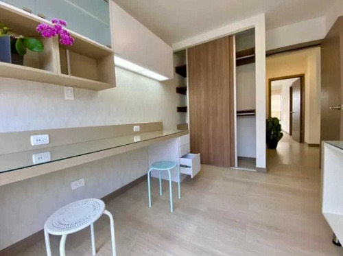 Imagen 7 de 16 de Moderna Residencia En Escazú