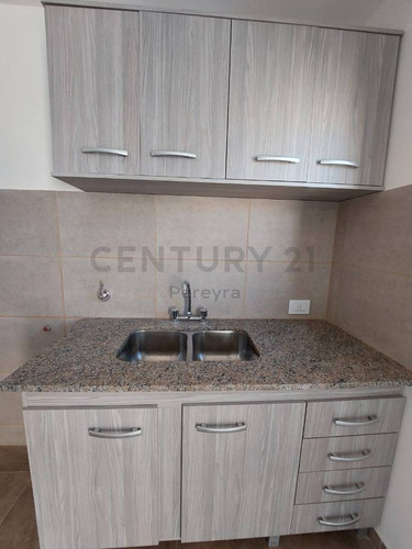 Imagen 12 de 18 de 133 Entre 70 Y 71 . Duplex En Venta, Los Hornos.-
