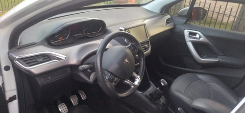Imagen 12 de 16 de Peugeot 208 2016 1.6 Feline Pack Cuir