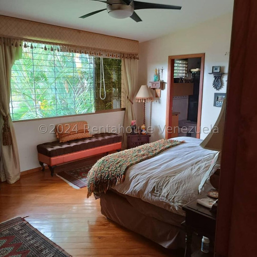 Ss: Vende Casa 24-13892 En Cumbres De Curumo De 832 M2. De 5h/7b/4pe