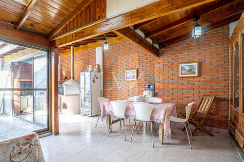 Venta Excelente Casa 4 Ambientes Barrio Naón, Mataderos