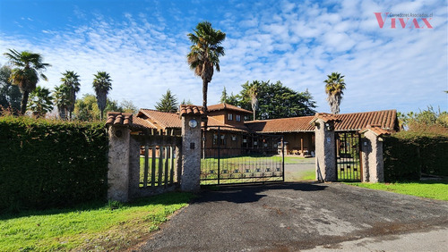 Casa En Arriendo De 7 Dorm. En Curicó
