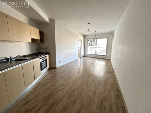 Muy Buen Dpto De 2 Ambientes Al Frente Con Balcon - Amenities - Seguridad 24hs - Apto Profesional
