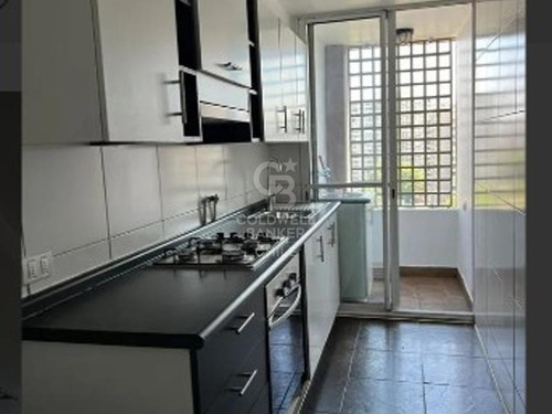 Depto En Venta De 2d Y 2b .en Los Olmos-macul Uf 4500
