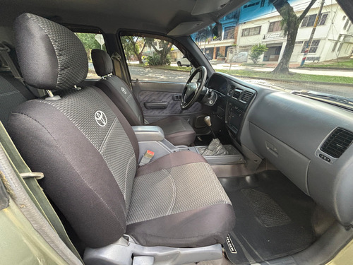 Toyota Hilux 2.4 Et