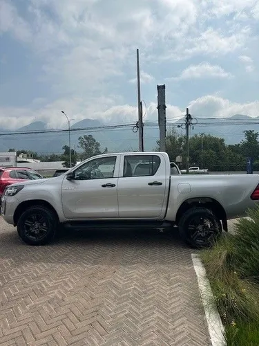 Toyota Hilux 2.7 Doble Cabina Sr Mt