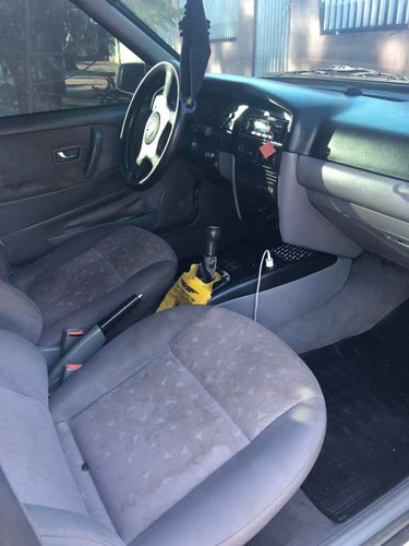 Volkswagen Santana 2001 2.0 4p