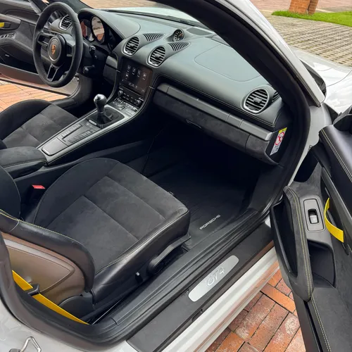 Porsche 718 Cayman GT4