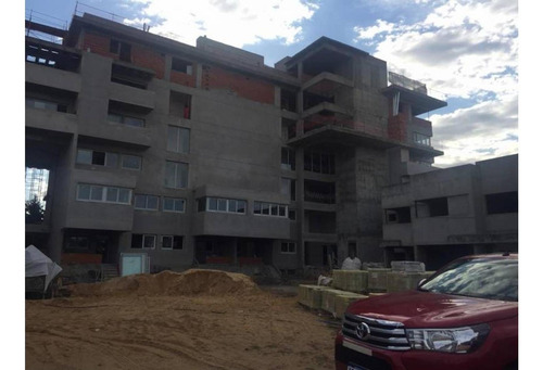 Imagen 16 de 30 de Casa 2 Plantas Con Obra Retomada. Amenities