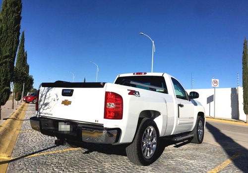 Imagen 5 de 10 de Chevrolet Cheyenne 2012 5.3 2500 Cab Lt 4x2 Mt