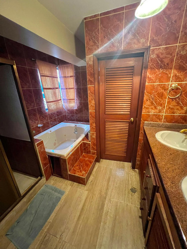 Apartamento En Res. Ineska, Mañongo / Valencia
