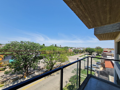 Gran Semipiso Amplio, 2 Balcones, 2 Baños 2 Dorm Con Placard