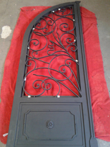 Presupuesto Antigua Puerta Con Reja Forjada De Hierro. Rejas