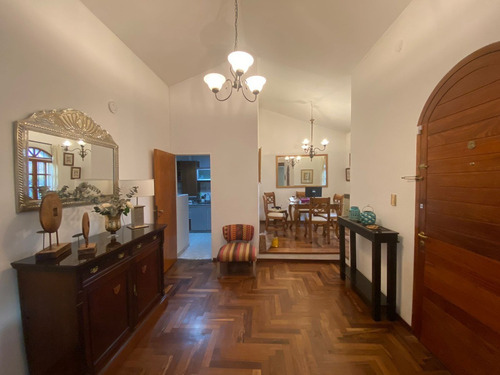Imagen 2 de 23 de Villa Belgrano - Casa 3 Dorm 201 Cub / 758 Terr