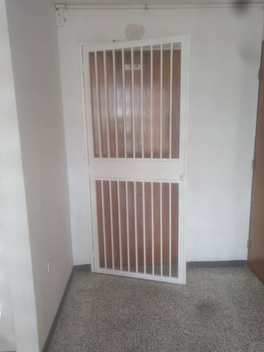 Imagen 3 de 17 de Se Alquila Apartamento En La Urbanizacion Monteserino