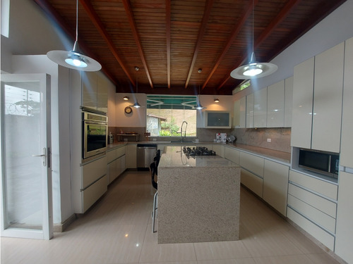 Se Vende Casa 550m2 La Lagunita Country Club 8699