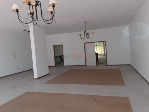 Local En Venta Zona Peninsula- Ref: 3866