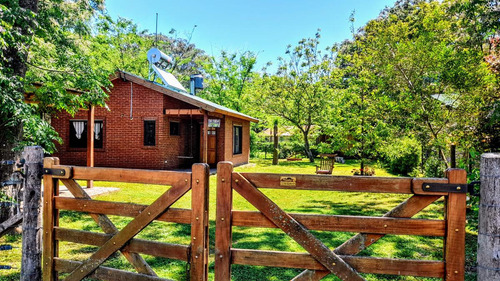 Descubre Una Encantadora Casa Estilo Chalet En Salvador María | Lobos