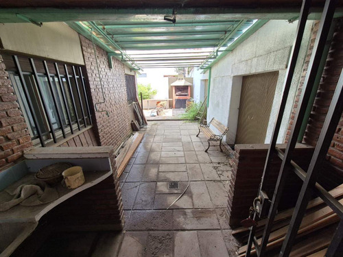 Casa En Venta Damian Garat 3025, Poeta Lugones, Córdoba, Argentina 4 Dormitorios