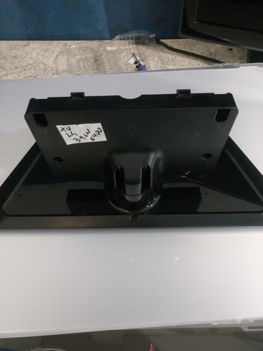 Pe De Tv LG 39ln5400