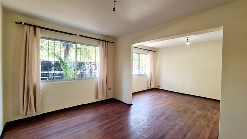 Casa En Venta De 4 Dorm. En Ñuñoa