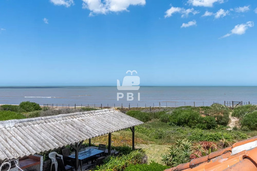 Casa En Primera Línea Al Mar - Ref : Pbi3194