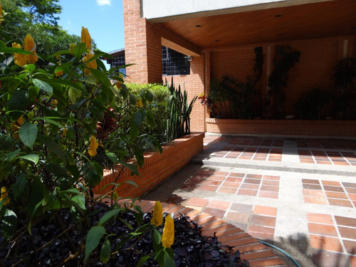 Apartamento En Venta En La Alta Florida 56mts2/1h/1b/1e + 3 Cuartos Hobby 45mts2. Mem