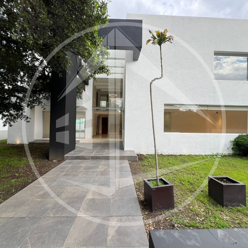 Espectacular Residencia De Lujo En Venta En Prado Largo 3 Habitaciones, 4 Baños Y 450m2 De Construcción