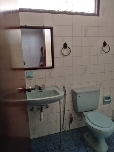 Casa Bien Ubicada 3 Pisos C/ Aires P/2 Pisos