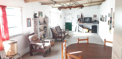 Casa 3 Ambientes Muy Amplios Y Luminosos Con Parque, Quincho