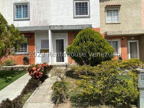 Juan Carlos González. Renta House Carabobo Vende Townhouse Calincanto Urb. Flor Amarillo Mls #24-8232 Rah/jcg.