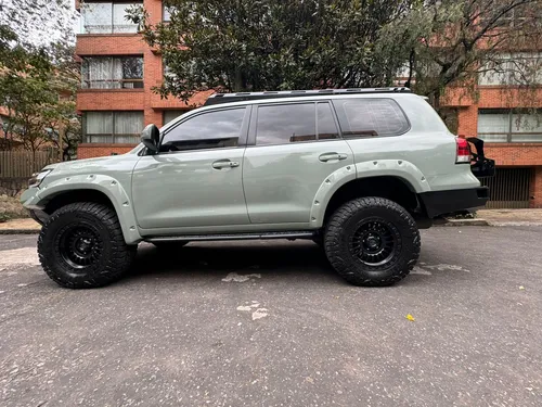 Toyota Land Cruiser 4.5 Imperial Lc200 Diésel