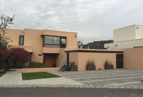 Casa En Venta De 4 Dorm. En Lo Barnechea