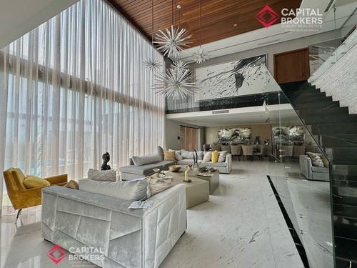 Casa En Venta De Lujo En Villa Verona Con Alberca