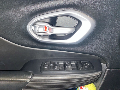 Imagen 19 de 25 de Jeep Cherokee Limited 3.2 2016