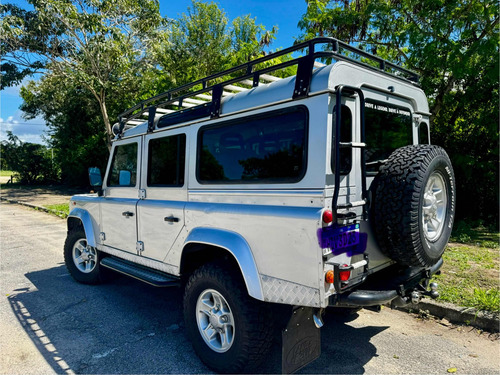 Land Rover Defender 2.5 110 Cstd Black 5p