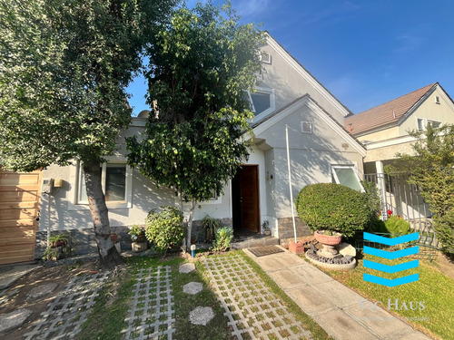 Se Vende Preciosa Casa Frente A Plaza Y Caseta De Guardia!
