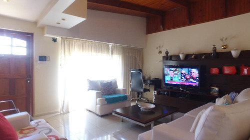 Imagen 6 de 30 de Venta · Casa · 4 Dormitorios · Patio · Quincho Completo · Terraza · Remodelada · Alberdi