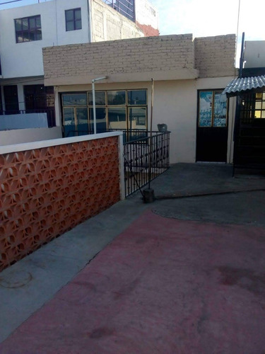 Casa En Venta Con 1 Departamento Independiente 180m2, Col. Jacarandas, Iztapalapa.