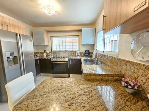 En Venta Townhouse En Residencias Los Andes En La Victoria 25-21415 Hp