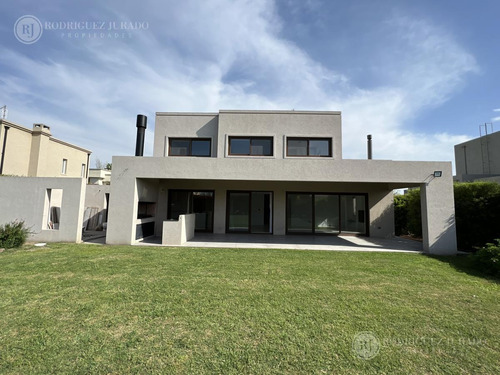 Imagen 4 de 30 de Casa De Espectacular Calidad De Construcción - 4 Dorms - San Matias (con Gas Natural)