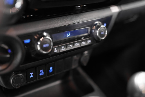 Imagen 10 de 15 de Toyota Hilux 2.8 Dc 4x4 Tdi Srx 2019