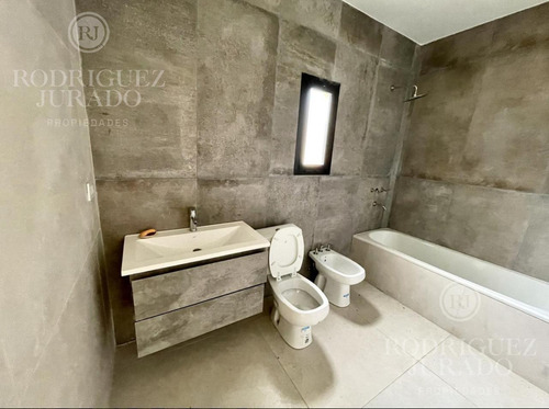 Oportunidad! Casa En Venta En Barrio San Sebastian Area 5
