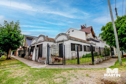 Casa En Venta En Boulogne Sur Mer. Son Dos Casas, Lote De 10x26. A Una Cuadra De Panamericana.